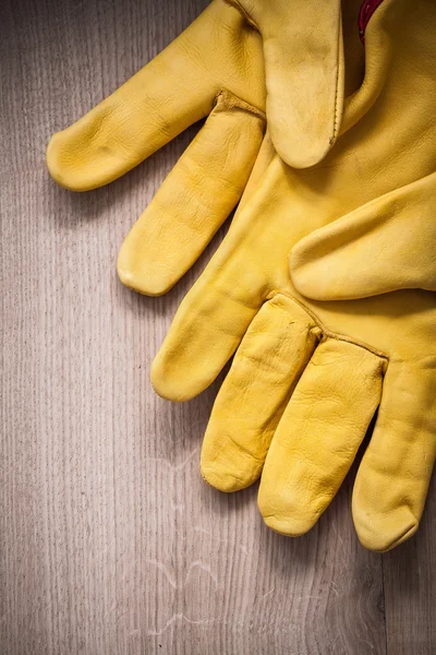 Pair of yellow leather protective gloves — Zdjęcie stockowe