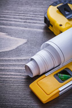 Planları, teyp-line ve inşaat seviyesi