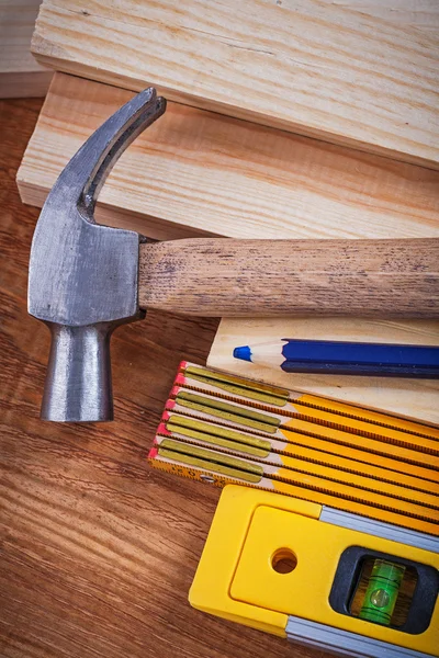 Meter und Ziegel Bauhöhe und Hammer — Stockfoto