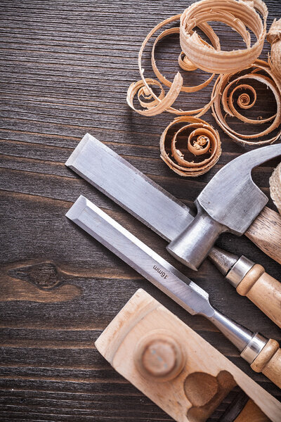 hammer, flat chisels and curled shavings