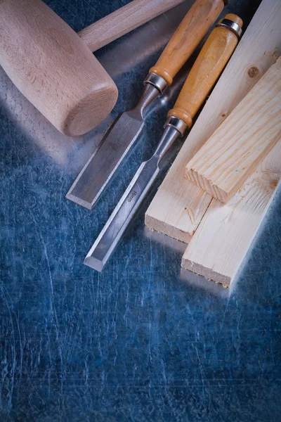 Martillo de madera, clavos y cinceles más firmes —  Fotos de Stock