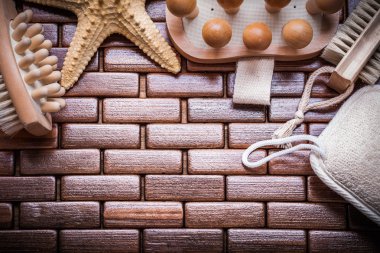 Banyo aksesuarları, kompozisyon