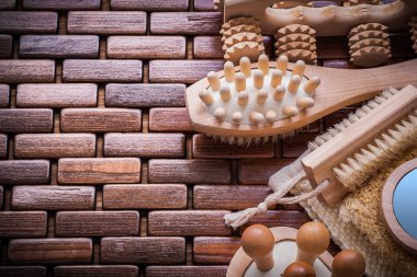 Küçük bir sak lif kabağı, Masaj ve fırça