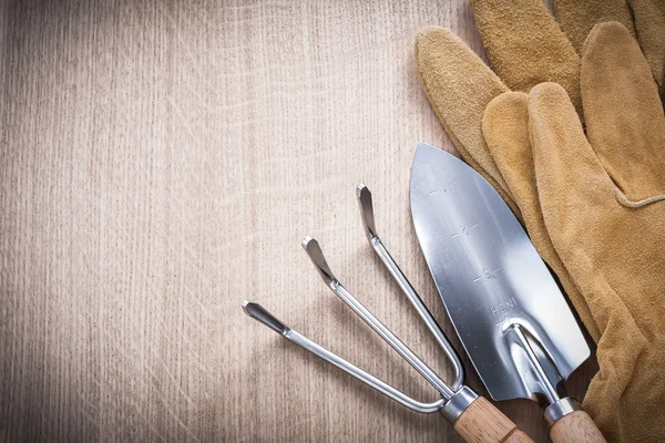 bahçe malası çatal el spade ile