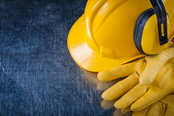 Baret, kulak muffs ve eldiven