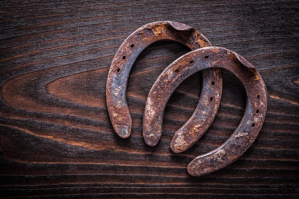 Rusty old-fashioned horseshoes — 图库照片