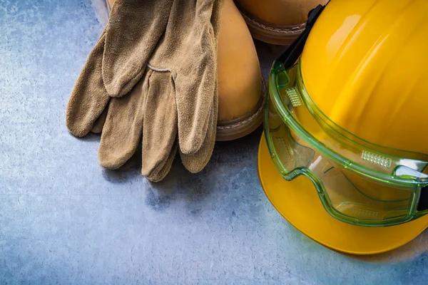 Boots, protective gloves, hard hat — Zdjęcie stockowe