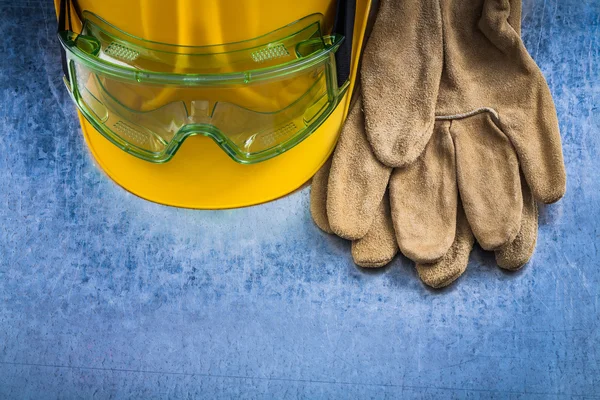 Safety gloves, hard hat and glasses — Stock Photo, Image