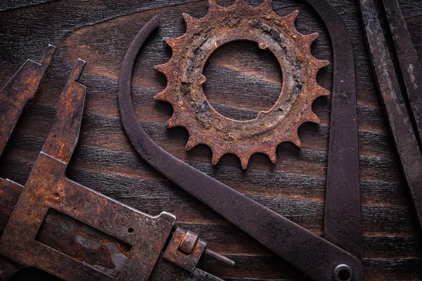 Rusty measuring calipers with cog- wheel — Stock fotografie