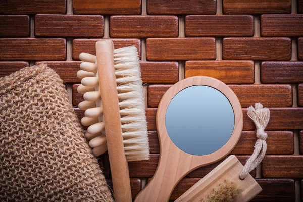 Massör, spegeln, body scrubber — Stockfoto