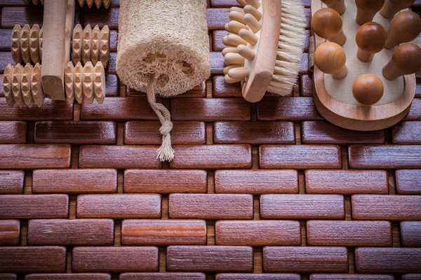 Wood scrubbing brush, massagers and loofah — ストック写真