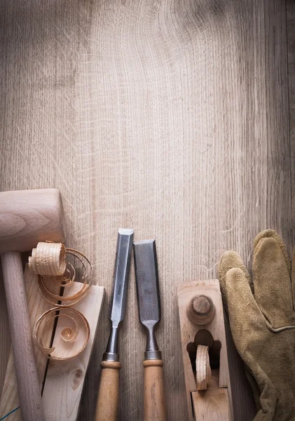 Houten bakstenen, hamer, lederen handschoenen — Stockfoto