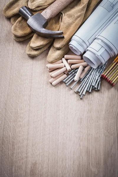 Messgerät, Dübel, Hammer, Schutzhandschuhe — Stockfoto