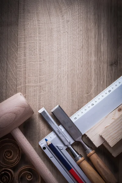 Wooden studs, mallet, firmer chisels — Stockfoto