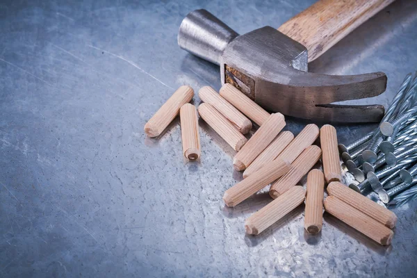Hammer, construction nails and wooden dowels — Stock Image Hammer, construction nails and wooden dowels Royalty Free Stock Photos