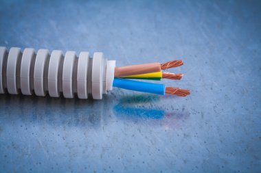 Elektrikli tel koruma ve bakır kablolar