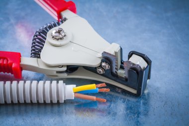 Metal striptizci, kuralları boru ve kablo