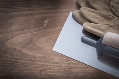 Emanet eldiven ve sırlı sıva Malası