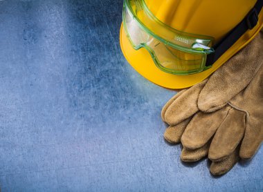 çalışma eldiven, kask ve gözlük bina