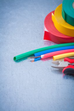 Elektrik kablolar, kerpeten, yalıtım bandı