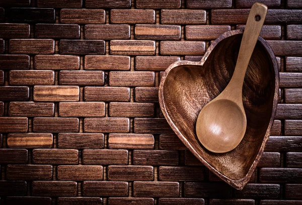 Heartshaped houten teabowl en lepel — Stockfoto