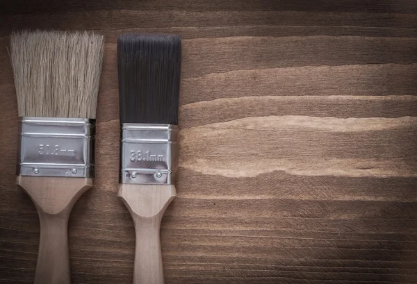 Par de pinceles con asas de madera — Foto de Stock