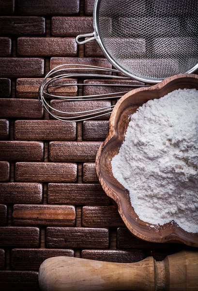 Wooden rolling-pin, bowl with flour — Stock Photo, Image