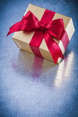 Kaydırılan altın giftbox