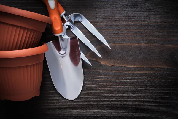 Tencere mala çatal ve el küreği