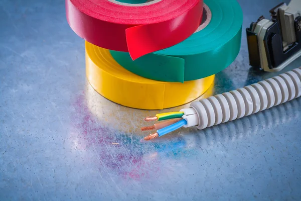 Metal striptizci boru telleri yapmak