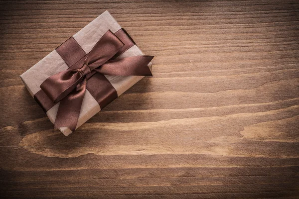 Recipiente de regalo en tablero de madera vintage — Foto de Stock