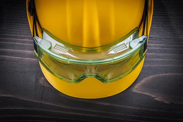 Occhiali di sicurezza e casco da costruzione — Foto Stock