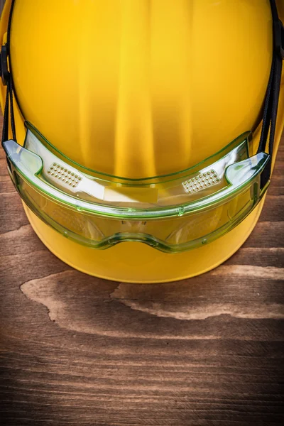 Safety spectacles and hard hat — Stock Photo, Image