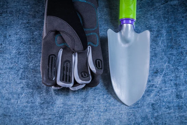 Set of metal spade fabric gloves — Stock Photo, Image