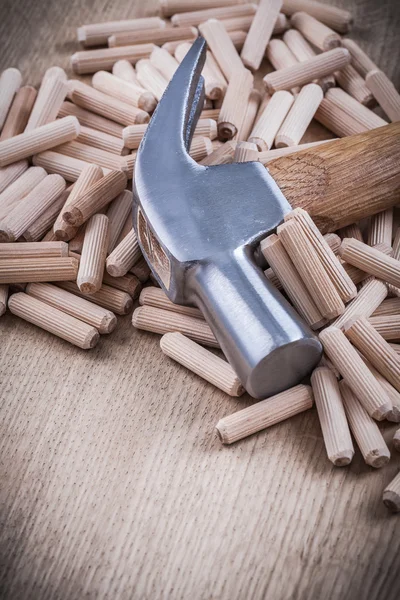 Träbearbetning pluggar och klo hammare — Stockfoto