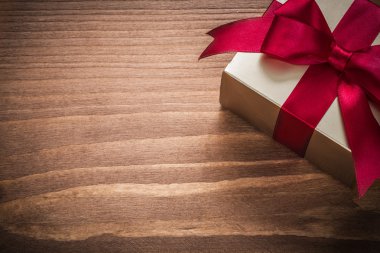 Işıltılı altın hediye kutusu