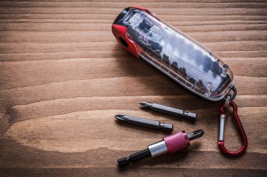 Değiştirilebilir tornavida mezartaşı