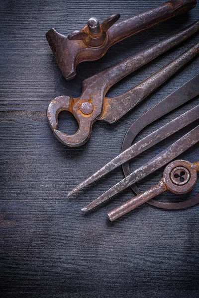 Oude verroeste tools — Stockfoto