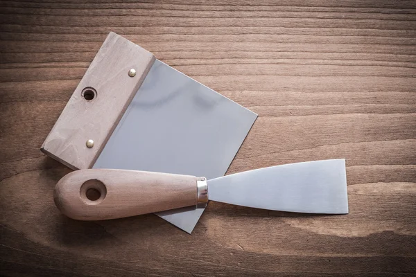 Salpicaduras de masilla y raspador de pintura — Foto de Stock