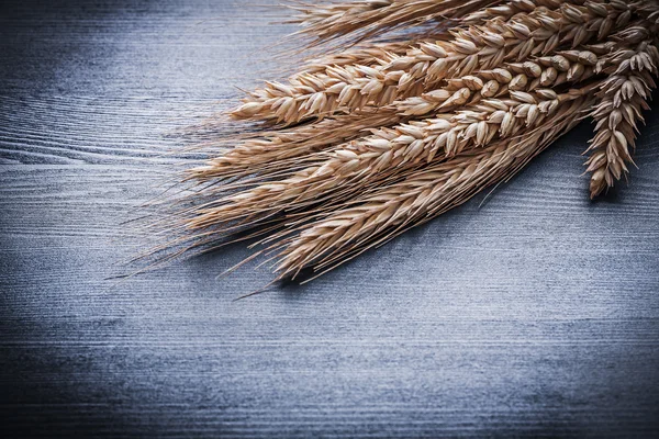 Wheat ears on vintage wood board — Stock Photo, Image