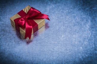 Giftbox ışıltılı altın kağıt sarılı