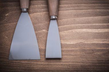 ahşap tahta üzerinde boya Kazıma aletleri