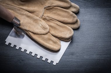 çift eldiven ve macun bıçak