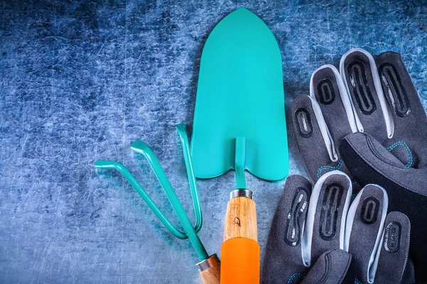 Guantes de jardinería de paleta de rastrillo de metal — Foto de Stock