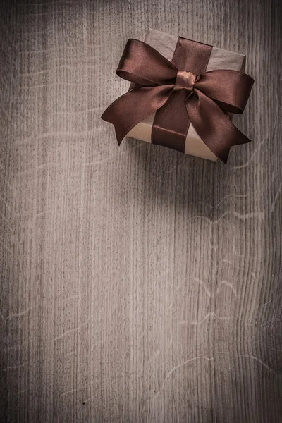 Vintage gift box on wooden board — Stock Photo, Image