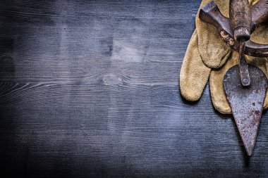 çekiç ve macun spattle eldiven pençe