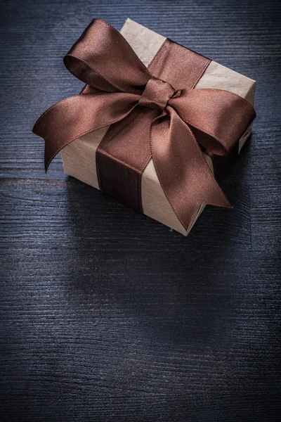 Gift box with brown bow — Stock Photo, Image