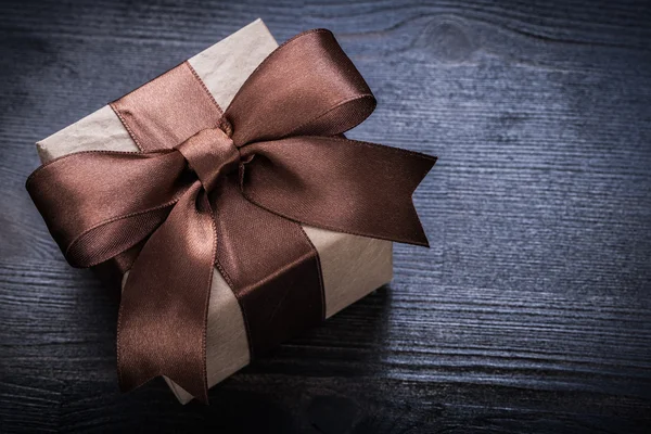 Gift box with brown bow — Stock Photo, Image