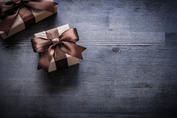 Gift boxes with brown ribbons — Stock Photo, Image