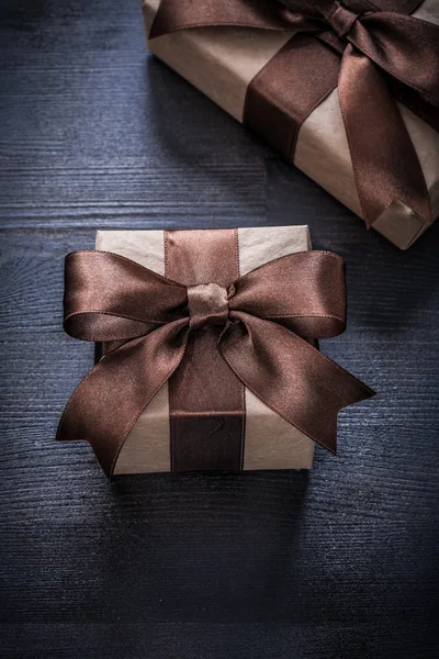 Gift boxes with brown ribbons — Stock Photo, Image